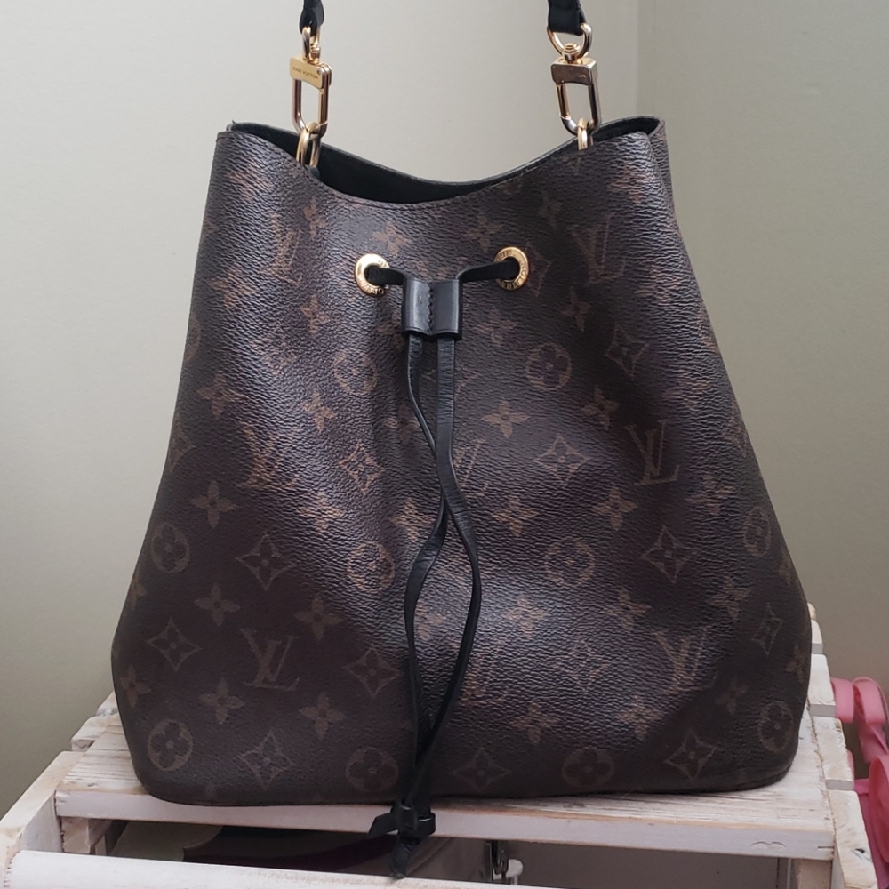 Louis Vuitton Neonoe bucket crossbody